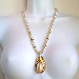 Vintage Napier Cream Golden Faux Beaded Pearl & Chunky Pendant Classic Necklace